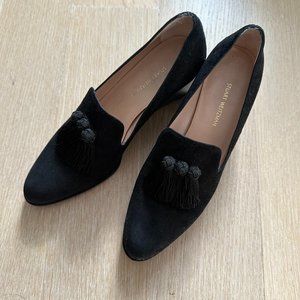 STUART WEITZMAN BLACK TASSEL ACCENT PUMPS